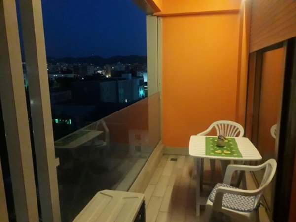 Tirane, jepet me qera apartament 1+1+Aneks+Ballkon Kati 5, 75 m² 800 € (Rruga Muhamet Gjollesha)