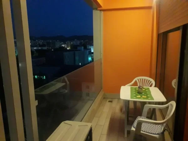 Tirane, jepet me qera apartament 1+1+Aneks+Ballkon Kati 5, 75 m² 800 € (Rruga Muhamet Gjollesha)