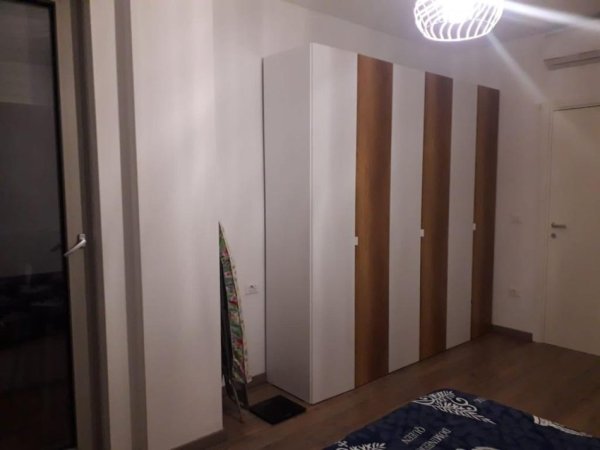 Tirane, jepet me qera apartament 1+1+Aneks+Ballkon Kati 5, 75 m² 800 € (Rruga Muhamet Gjollesha)