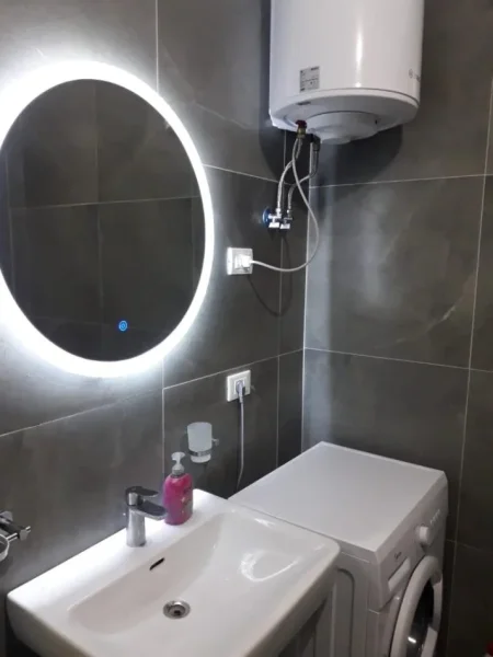 Tirane, jepet me qera apartament 1+1+Aneks+Ballkon Kati 5, 75 m² 800 € (Rruga Muhamet Gjollesha)