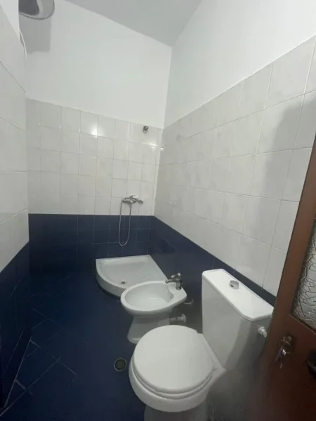 Tirane, jepet me qera garsonier 1+1 Kati 2, 30 m² 230 € (Sanatoriumi)