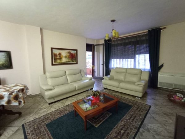 Tirane, jepet me qera apartament 3+1+Aneks+Ballkon Kati 6, 157 m² 1.100 € (Rruga e Barrikadave)