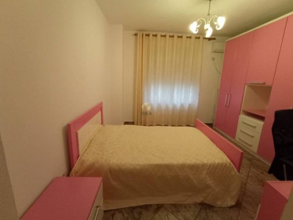 Tirane, jepet me qera apartament 3+1+Aneks+Ballkon Kati 6, 157 m² 1.100 € (Rruga e Barrikadave)