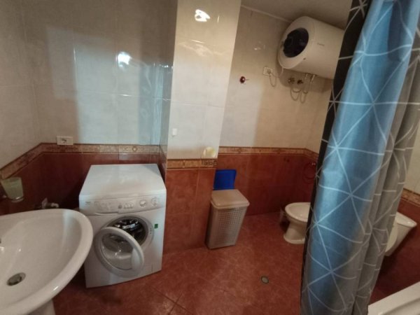 Tirane, jepet me qera apartament 3+1+Aneks+Ballkon Kati 6, 157 m² 1.100 € (Rruga e Barrikadave)
