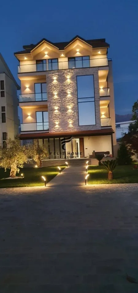 Tirane, jepet me qera Vile , 400 m² 2.800 € (LIQENI FARKES)