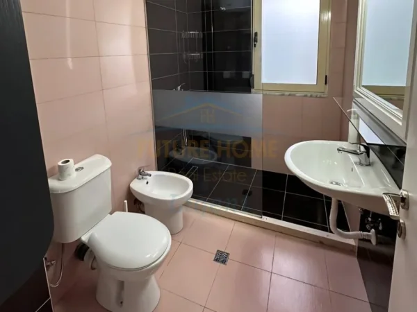 Tirane, jepet me qera apartament 1+1 Kati 2, 55 m² 600 € 
