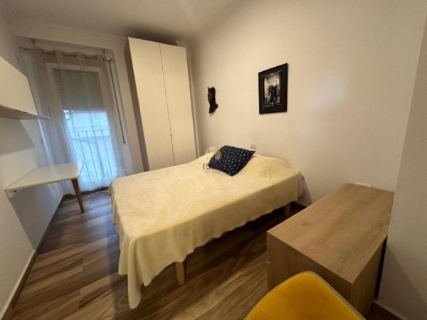 Tirane, jepet me qera apartament 2+1+Ballkon Kati 1, 75 m² 700 € (Rruga Frosina Plaku)