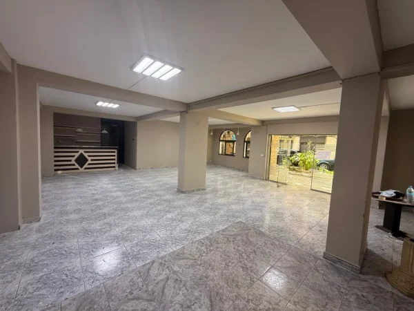 Tirane, shitet lokal Kati 0, 125 m² 215.000 € (Xhamlliku)