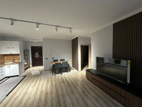 Tirane, jepet me qera apartament 2+1+Ballkon Kati 5, 105 m² 700 € (Kopshti Botanik)