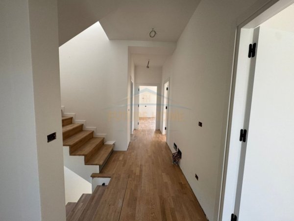 Tirane, shitet Vile 4+1+Ballkon Kati 0, 830 m² 591.000 € (Shitet, Vile 2-Katëshe, Farkë, Tiranë)