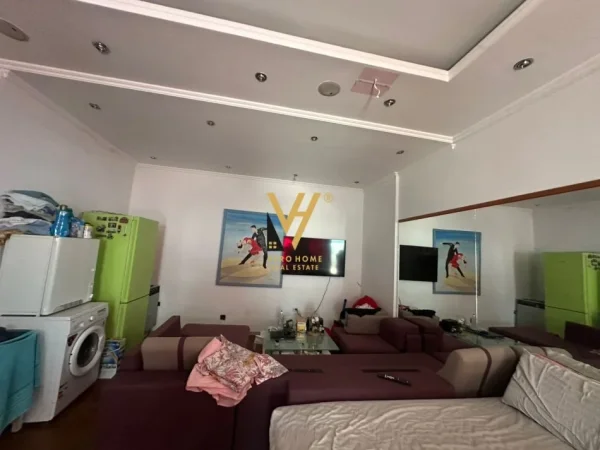 Tirane, jepet me qera ambjent biznesi Kati 0, 71 m² 1.000 € (21 DHJETORI)