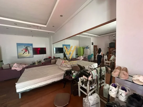 Tirane, jepet me qera ambjent biznesi Kati 0, 71 m² 1.000 € (21 DHJETORI)