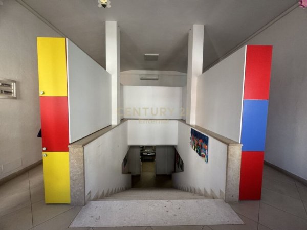 shitet Vile 3 Katshe Kati 4, 1.600 m² 2.200.000 €