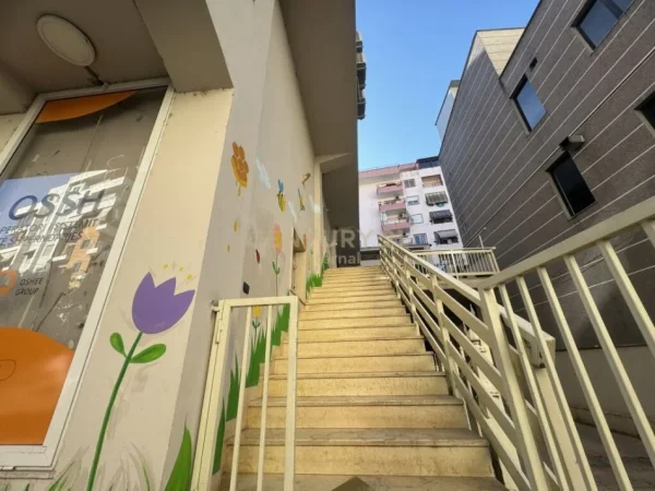 shitet Vile 3 Katshe Kati 4, 1.600 m² 2.200.000 €