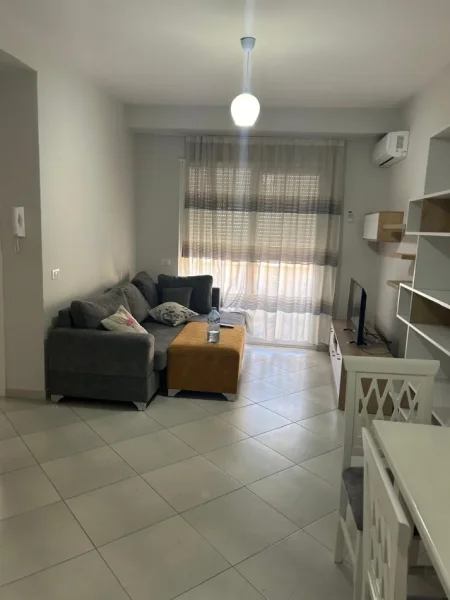Tirane, jepet me qera apartament 1+1 Kati 5, 68 m² 450 € (Ali demi)