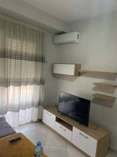 Tirane, jepet me qera apartament 1+1 Kati 5, 68 m² 450 € (Ali demi)