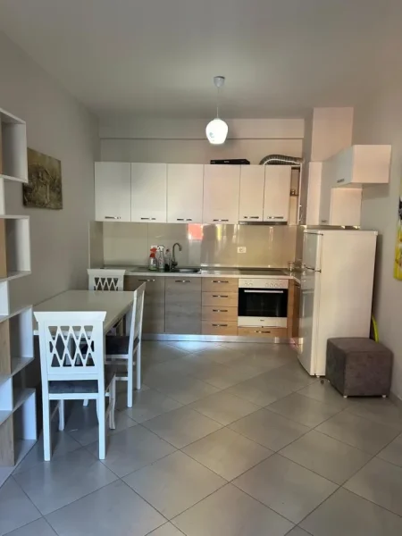 Tirane, jepet me qera apartament 1+1 Kati 5, 68 m² 450 € (Ali demi)