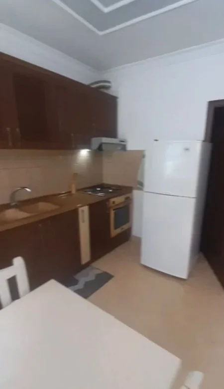 Tirane, jap me qera apartament 2+1+Ballkon Kati 1, 110 m² 500 € (Ali Dem)