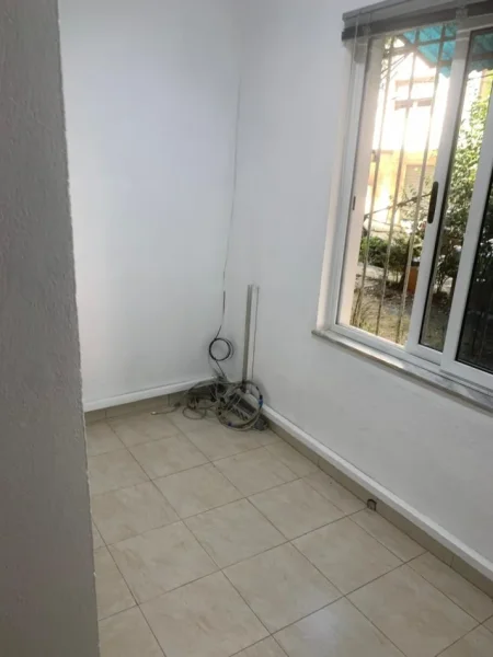 APARTAMENT 1+1 ME QIRA 21 DHJETORI  (BOSH)   400 €