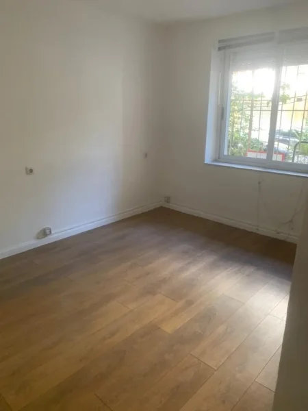 APARTAMENT 1+1 ME QIRA 21 DHJETORI  (BOSH)   400 €