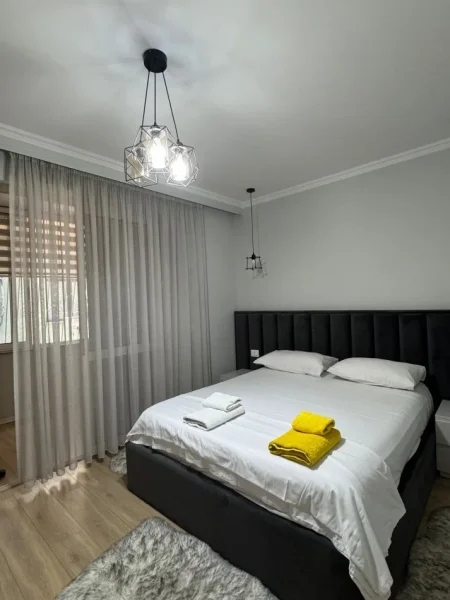 Tirane, jap me qera apartament 1+1 Kati 4, 65 m² 900 € (Rruga Brigada VIII)