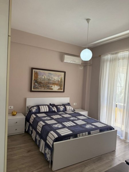 Tirane, jepet me qera apartament 2+1 Kati 2, 125 m² 800 € (Selvia)