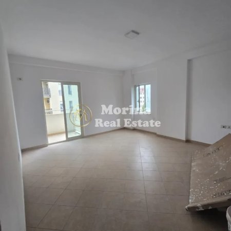 Tirane, jepet me qera apartament 3+1 Kati 3, 147 m² 800 € (Don Bosko)