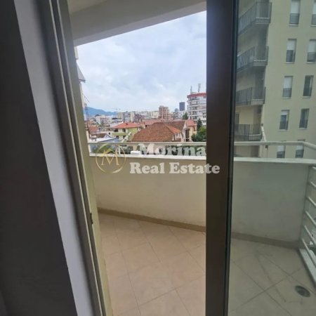 Tirane, jepet me qera apartament 3+1 Kati 3, 147 m² 800 € (Don Bosko)