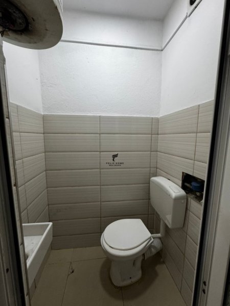 Tirane, jepet me qera dyqan Kati 0, 33 m² 300 € (PRANE RRUGES ASIM VOKSHU)