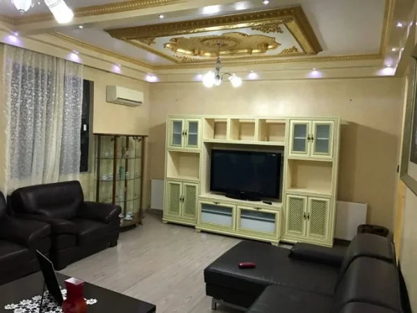 Tirane, shitet Vile , 400.000 € (kamez)