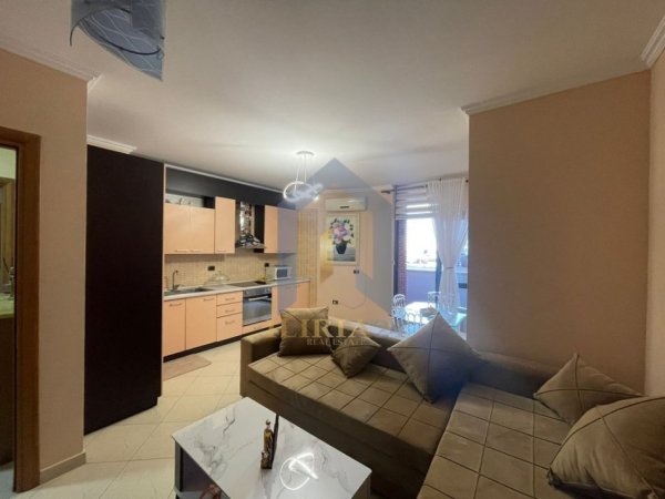 Tirane, jap me qera apartament 1+1+Ballkon Kati 6, 67 m² 600 € (Qender 9-Kateshet)