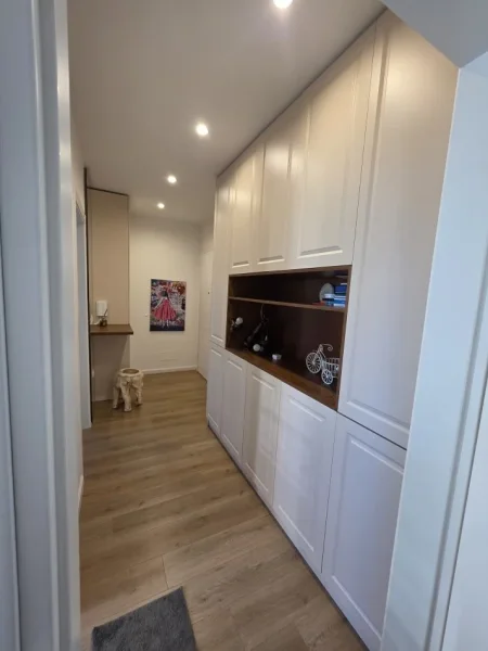 Tirane, jepet me qera apartament 1+1 Kati 6, 60 m² 700 € (porcelan)