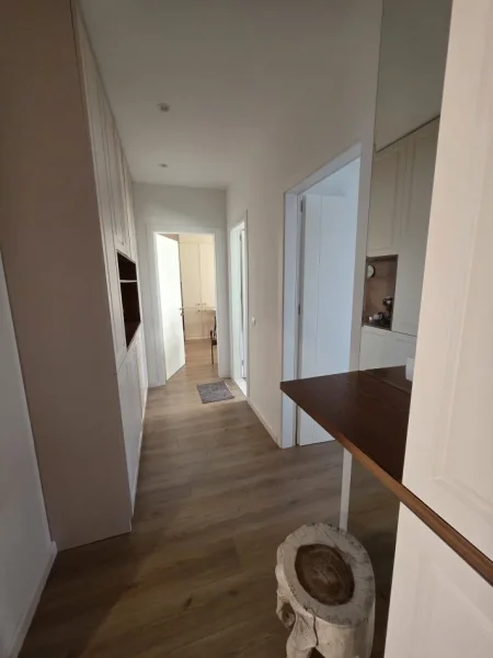 Tirane, jepet me qera apartament 1+1 Kati 6, 60 m² 700 € (porcelan)