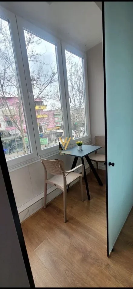 Tirane, jepet me qera apartament 2+1+Ballkon Kati 2, 65 m² 950 € (21 DHJETORI)