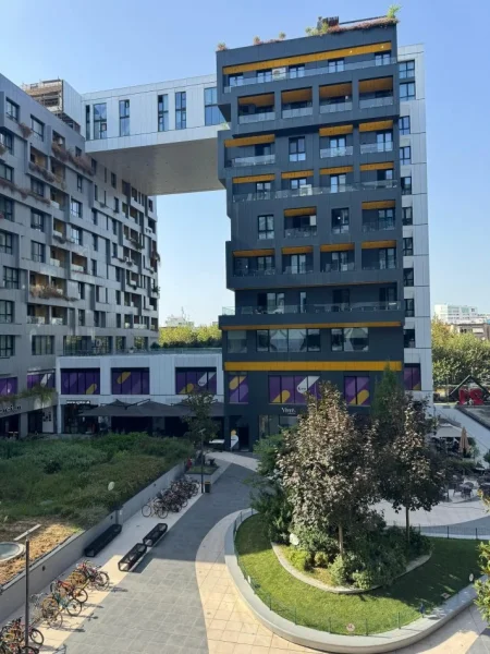 Tirane, jepet me qera zyre Kati 2, 73 m² 600 € (Square 21)