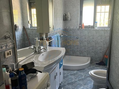 Tirane, shitet apartament 1+1+Ballkon Kati 3, 54 m² 107.000 € (Ali Demi)