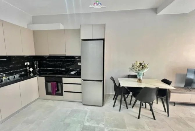 Tirane, jepet me qera apartament 2+1 Kati 7, 101 m² 700 € (prane shkolles Niket Dardani,)