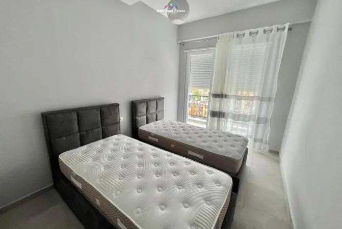 Tirane, jepet me qera apartament 2+1 Kati 7, 101 m² 700 € (prane shkolles Niket Dardani,)