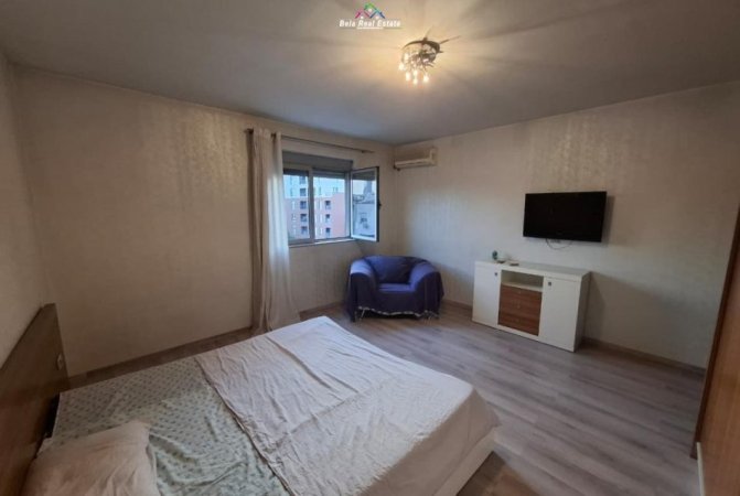Tirane, jepet me qera apartament 2+1 Kati 4, 80 m² 650 € (Prane Bar Oslos)
