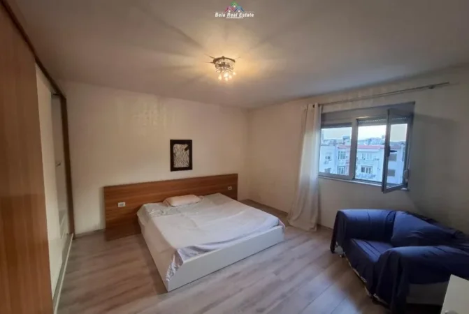 Tirane, jepet me qera apartament 2+1 Kati 4, 80 m² 650 € (Prane Bar Oslos)