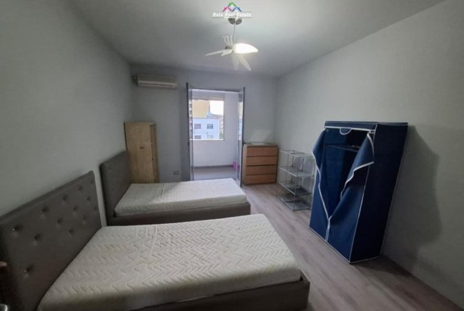 Tirane, jepet me qera apartament 2+1 Kati 4, 80 m² 650 € (Prane Bar Oslos)