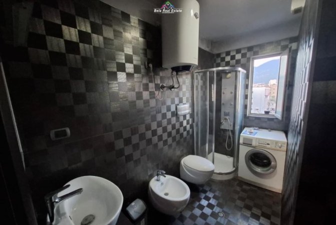 Tirane, jepet me qera apartament 2+1 Kati 4, 80 m² 650 € (Prane Bar Oslos)