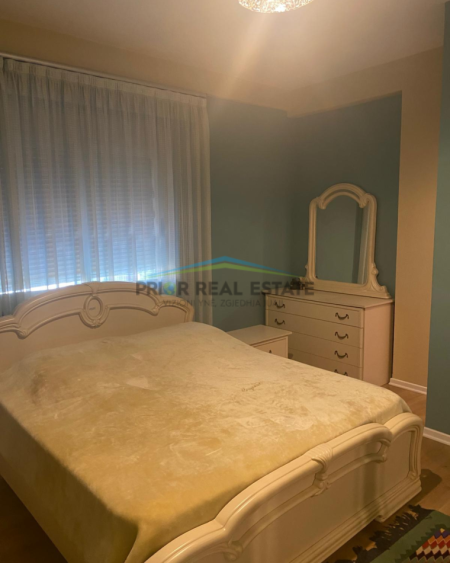 Tirane, jepet me qera apartament 2+1+Ballkon Kati 4, 90 m² 650 € (Rruga Jusuf Vrioni)