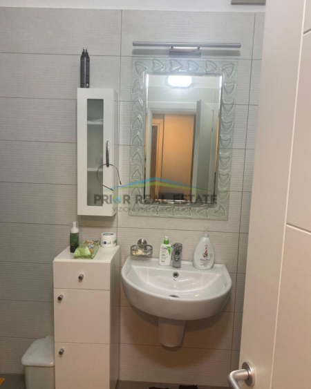 Tirane, jepet me qera apartament 2+1+Ballkon Kati 4, 90 m² 650 € (Rruga Jusuf Vrioni)