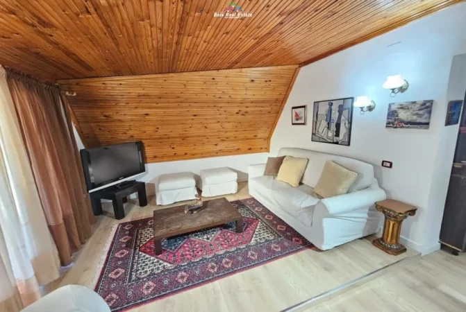 Tirane, jepet me qera Vile 3+1 Kati 3, 135 m² 500 € (prane Kompleksit Grand)