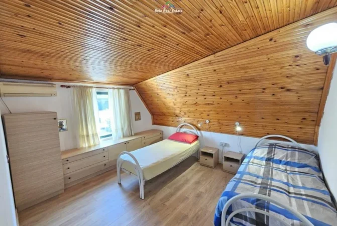 Tirane, jepet me qera Vile 3+1 Kati 3, 135 m² 500 € (prane Kompleksit Grand)