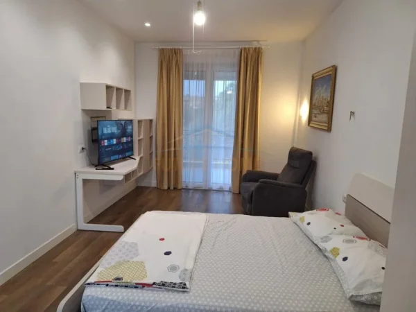Tirane, shitet Vile 4+1+Aneks+Ballkon Kati 2, 798 m² 650.000 € (MULLET)