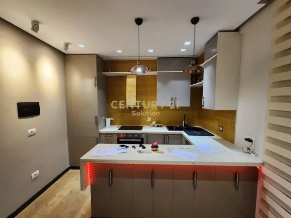 Tirane, jepet me qera apartament 1+1 Kati 7, 65 m² 500 € 