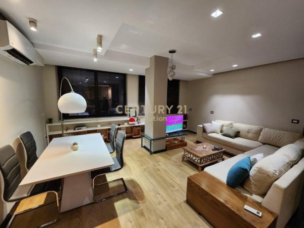 Tirane, jepet me qera apartament 1+1 Kati 7, 65 m² 500 € 