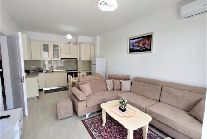 Tirane, jepet me qera apartament 3+1+Ballkon Kati 5, 90 m² 600 € (prane Komisariatit te Policise Rrugore)